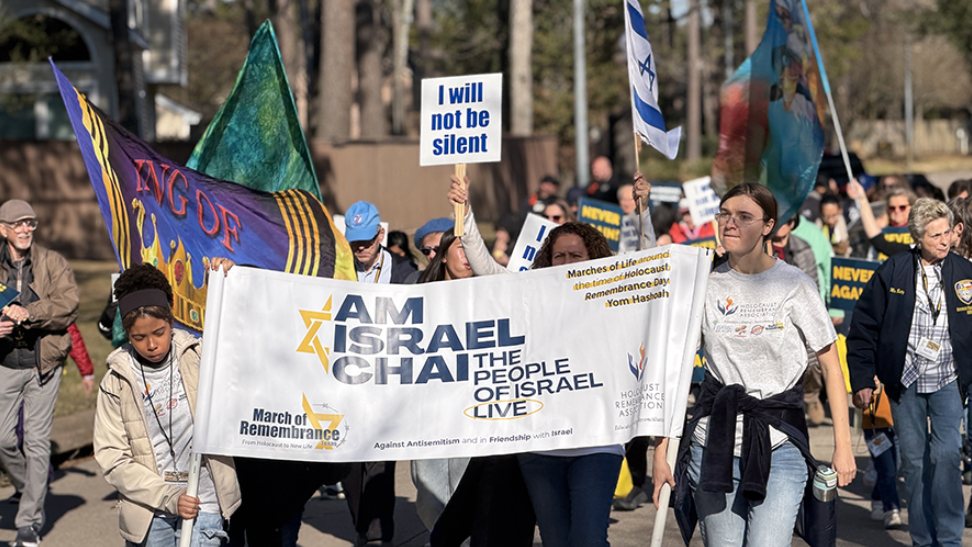 Marchers carrying an “Am Israel Chai — The People of Israel Live” banner at a March of Remembrance